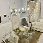Ripetta Miracle شقة